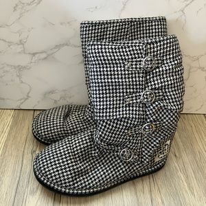 Roxy Women’s Size 10 black and white pull on boots